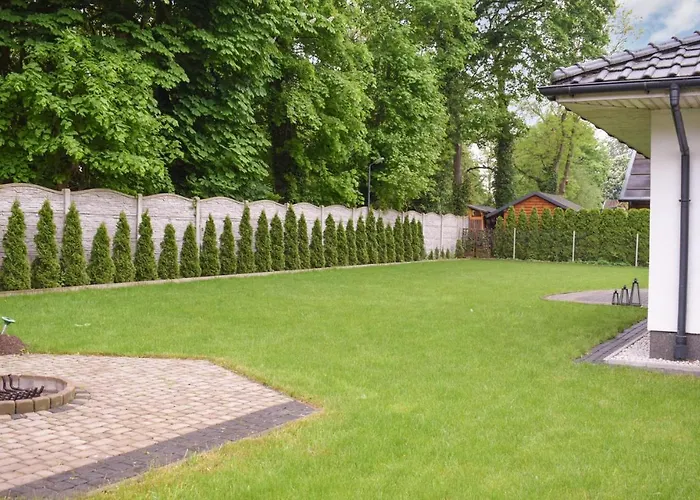 2 Bedroom Stunning In Сasa de vacaciones Wrzosowo (Kamien)